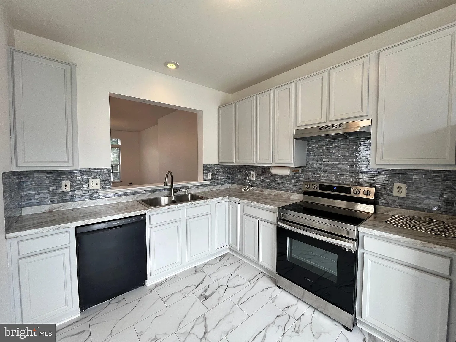 3 bed, 2.5 bath, 1486 sqft, $2,500 — Photo 4