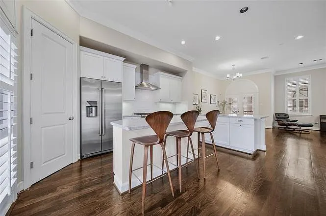 602 Knox St — Photo 12