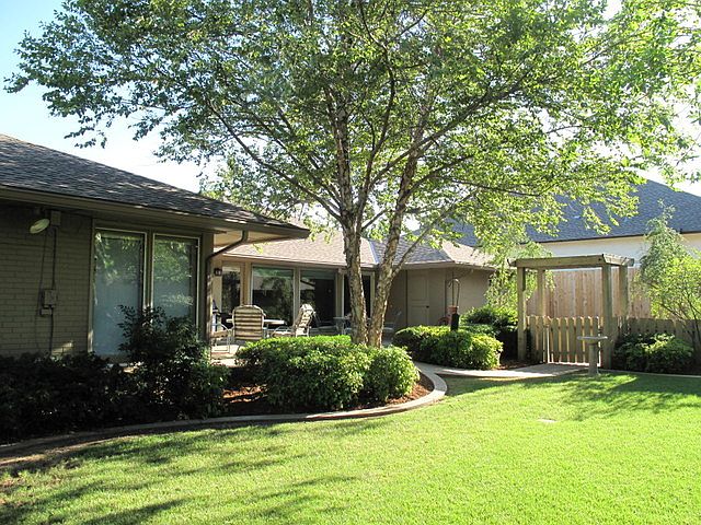 Lovely landscaped back yard 