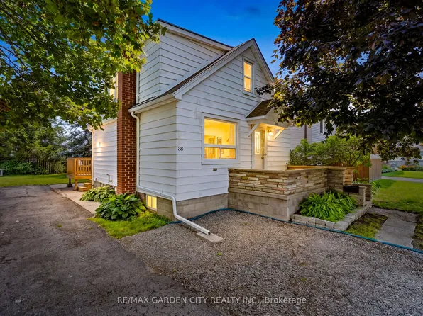 38 Oakwood St, Pt Colborne, ON L3K 5E9