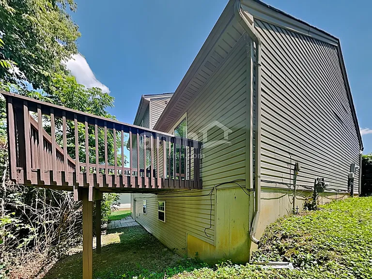2132 Lunar Ln — Photo 23