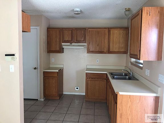 5th image of 2864 Avila St