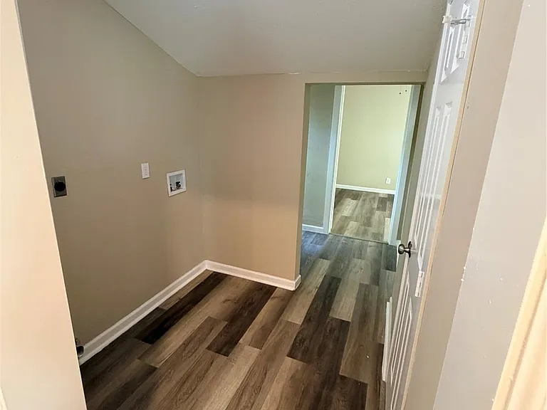 516 Hurst St — Photo 8