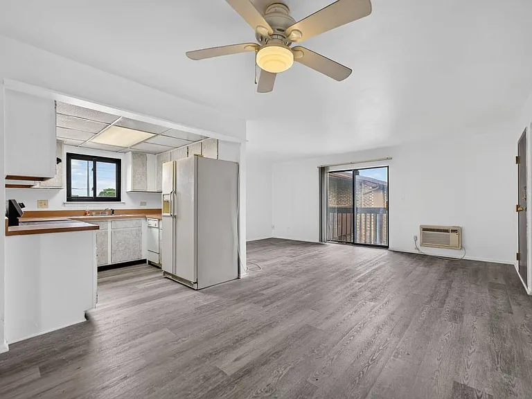 450 Perrie Dr #302 — Photo 2