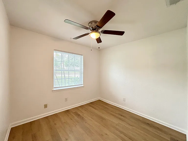 1304 Curtis Dr — Photo 22