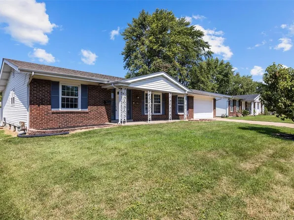 7447 Sir Lords Ln, Hazelwood, MO 63042