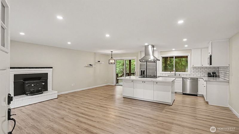 4th image of 10220 319th Avenue NE