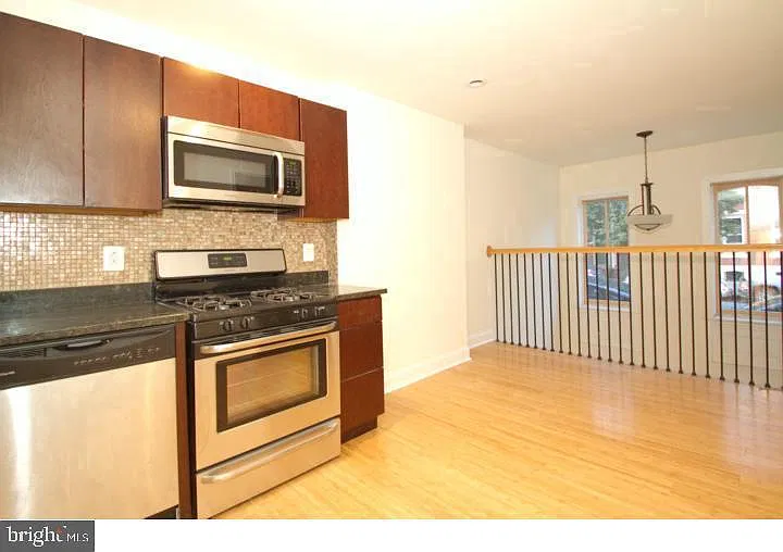 2 bed, 1.0 bath, 1150 sqft, $2,300 — Photo 4