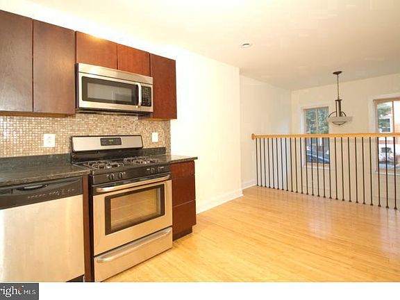 4th image of 524 N 22nd St APT 1