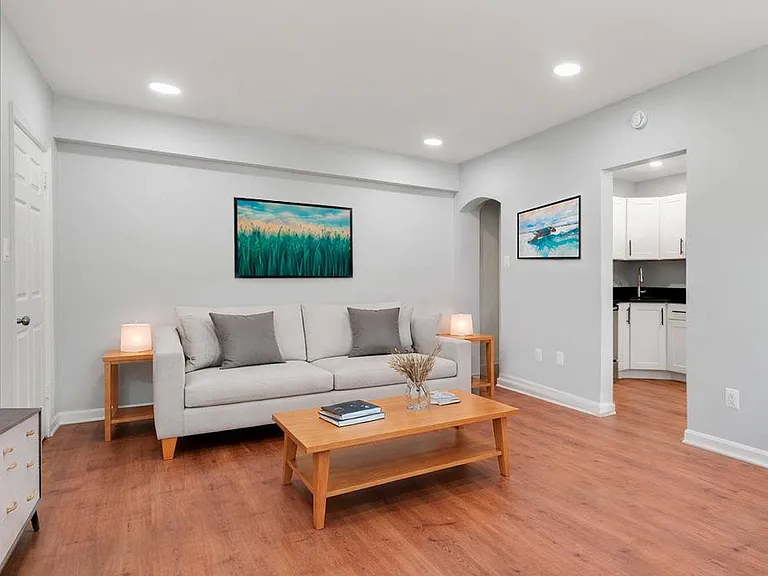 1909 N Rhodes St #25 — Photo 6