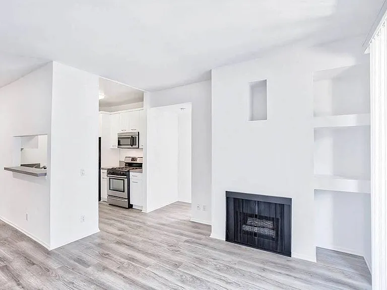 6600 Yucca — Photo 10