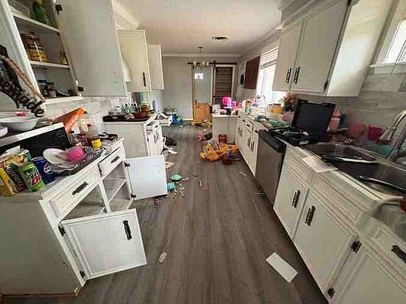 5th image of 107 Spruce St