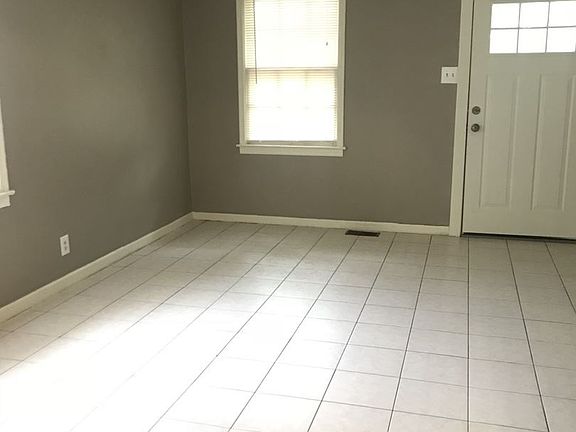 3rd image of 617 S Broadway St