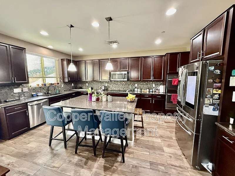 5 bed, 5.0 bath, 4320 sqft, $3,495 — Photo 3