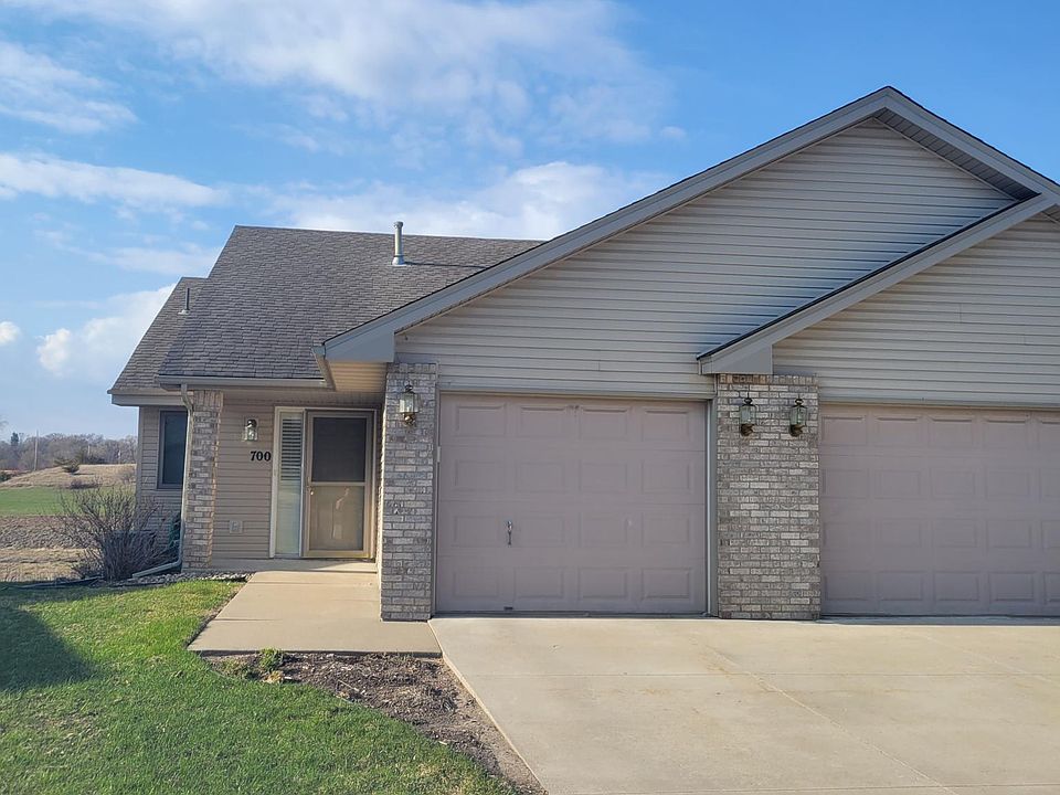 1st image of 700 Danube Cir NE
