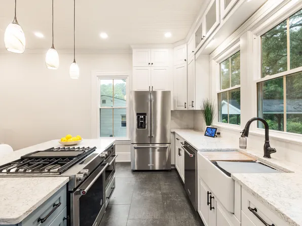 915 S 3rd St, Sanford, NC 27330