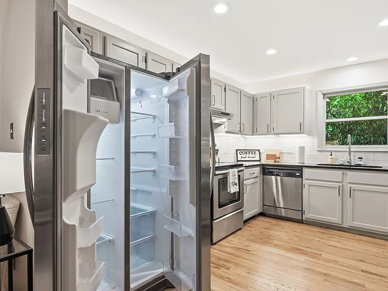 1502 Hollywood St — Photo 18