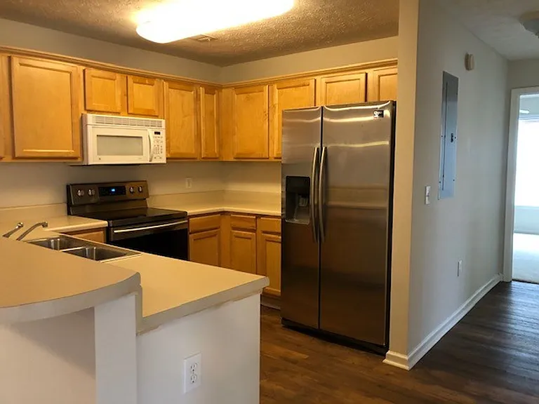 1385 S Donahue Dr #1-102 — Photo 8