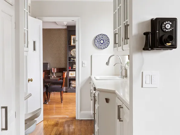 320 East 72nd Street image 7 of 22