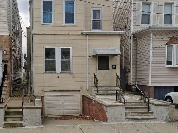 32 E 46th St, Bayonne, NJ 07002
