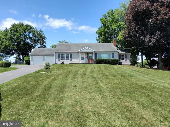 20 Twin Hill Dr, Waynesboro, PA 17268