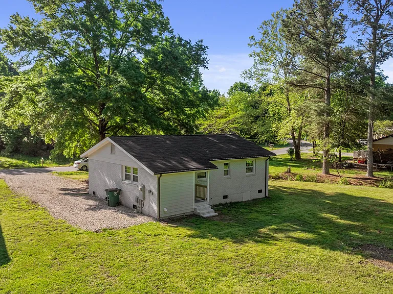 432 Springhill Dr — Photo 9