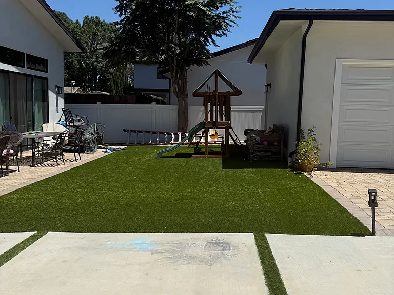 22518 Clarendon St — Photo 45