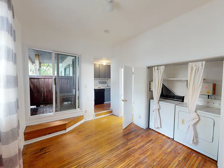 221 Bathurst St #4 — Photo 8
