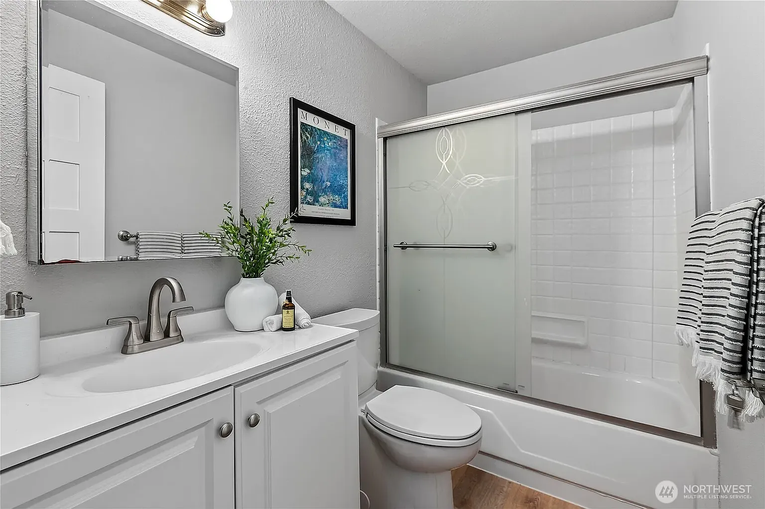 2 bed, 963 sqft, $2,369 — Photo 4