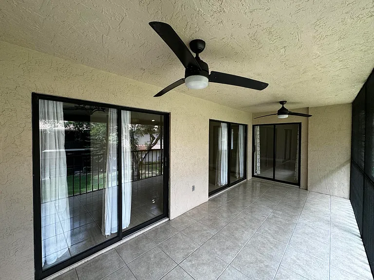 5520 Coach House Cir #G — Photo 37
