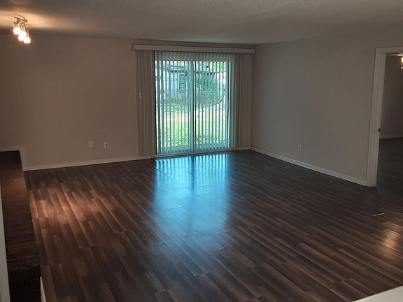 4th image of 3827 Rosetree Dr
