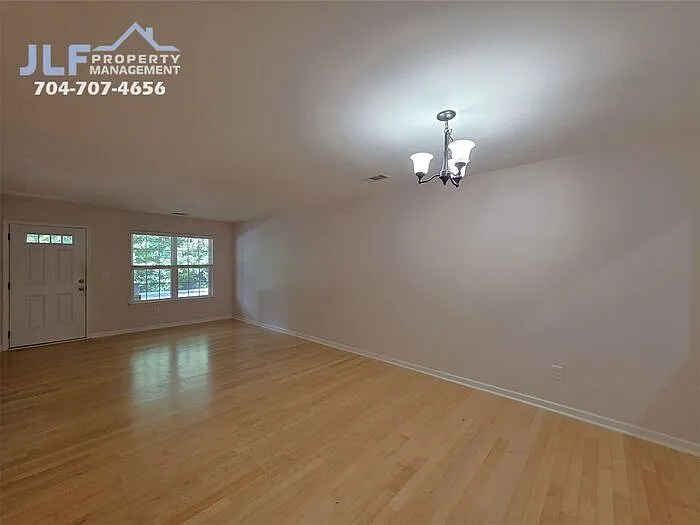360 Tidmarsh Ct — Photo 2