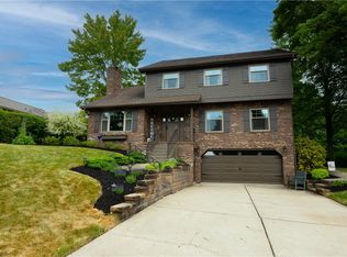 306 Windsor Dr, Coraopolis, PA 15108