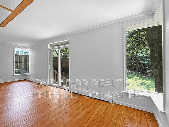 4th image of 712 Powell St