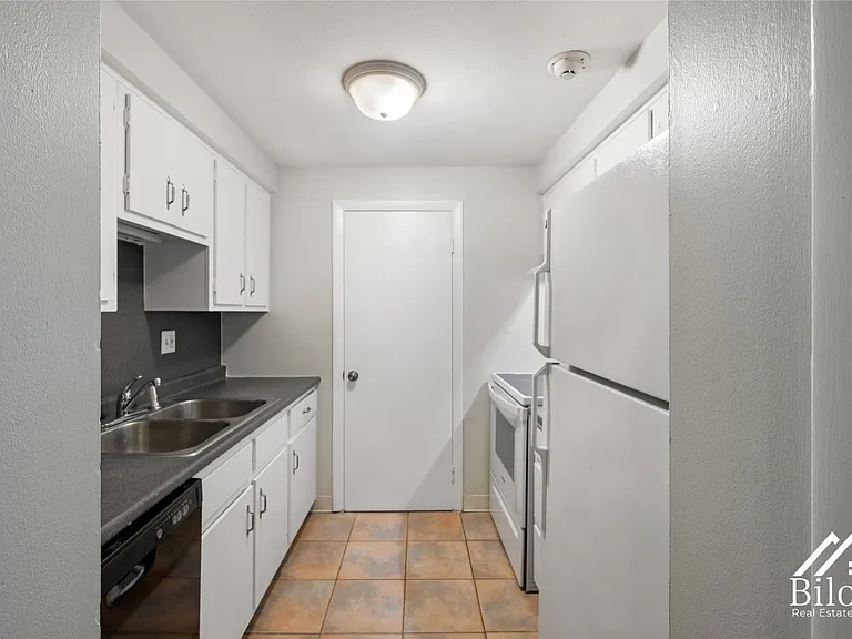 Hillside Terrace Apartments — Photo 138