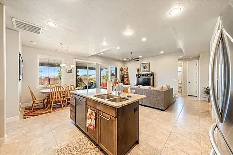 231 N 725 W — Photo 9