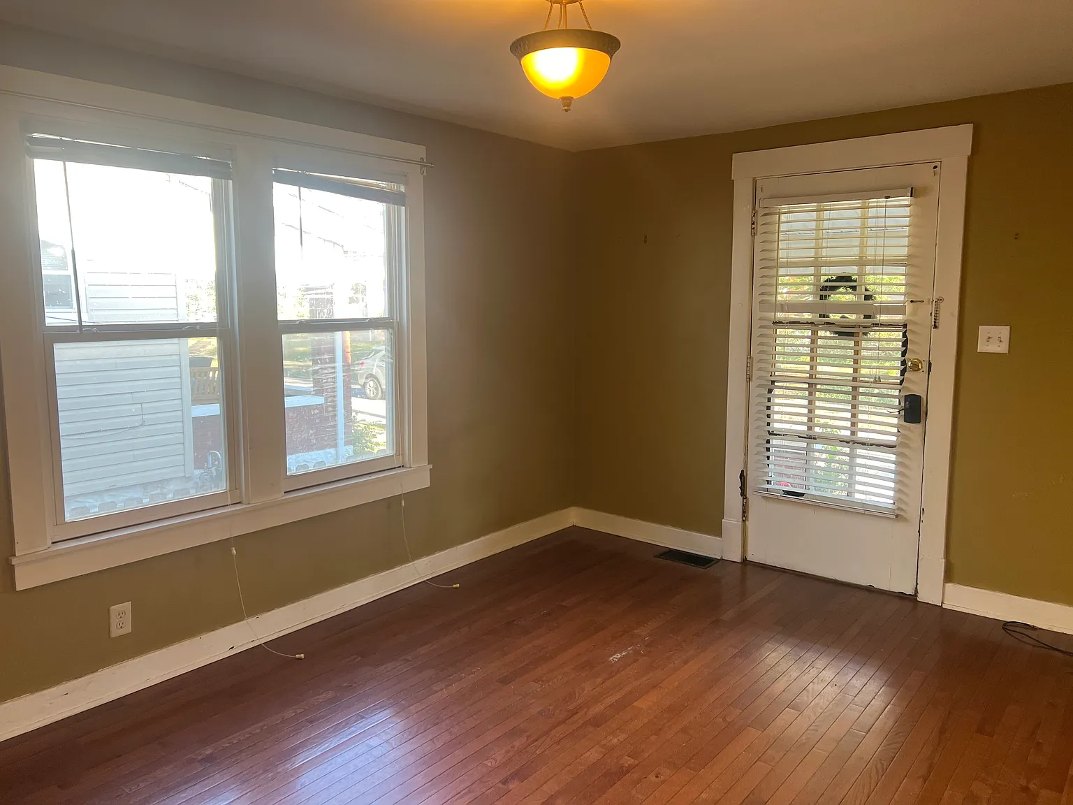 2 bed, 713 sqft, $1,300 — Photo 2