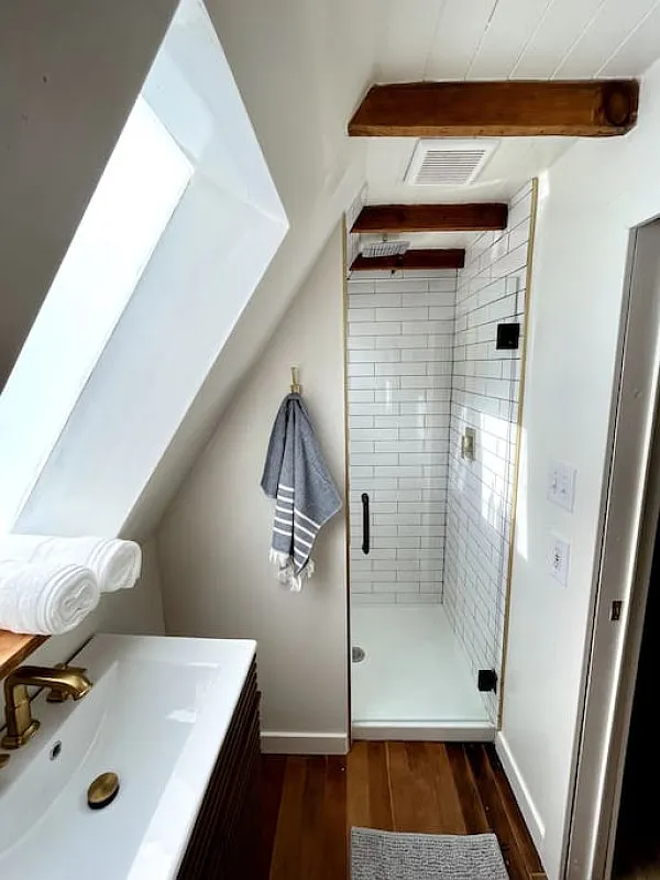Two Bedroom in Heart of Downtown — Photo 4