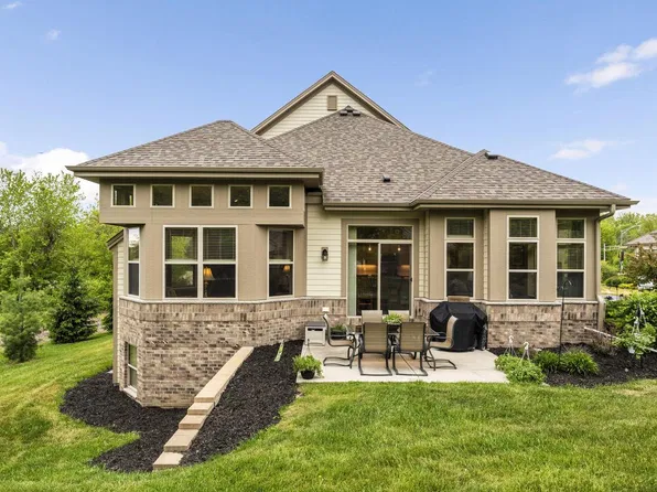 21975 W North AVENUE, Brookfield, WI 53045