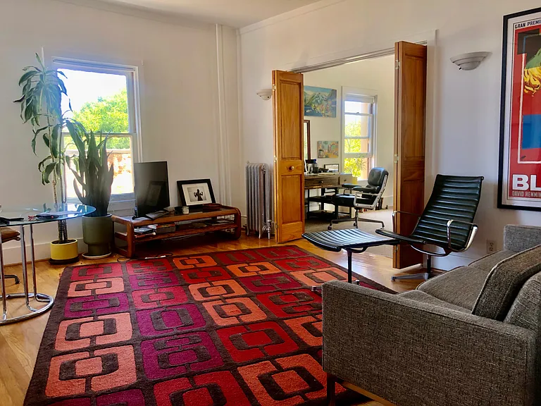 Nadine Apartments — Photo 3