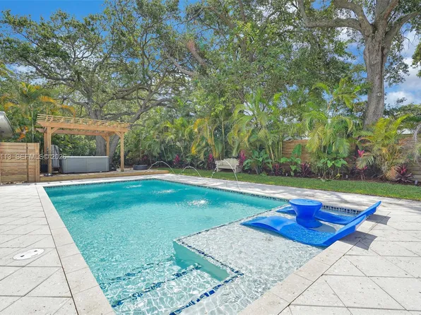 2 NW 89th St, El Portal, FL 33150