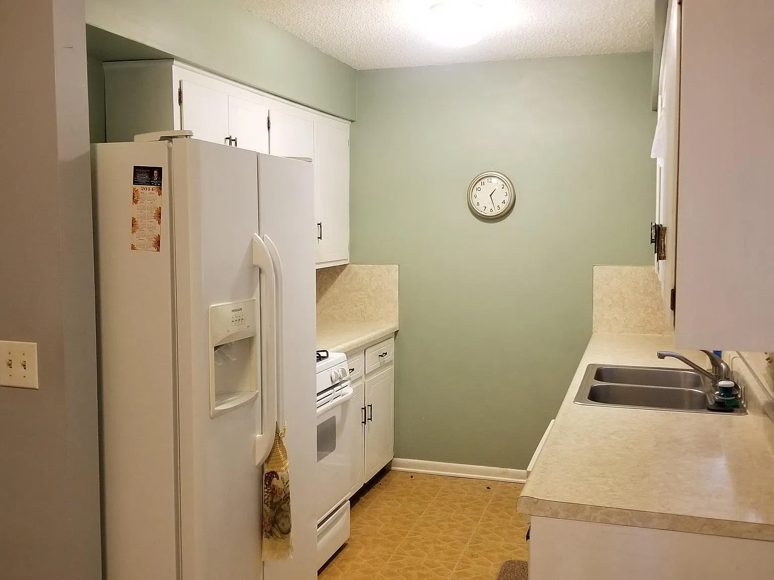 3 bed, 900 sqft, $1,100 — Photo 2