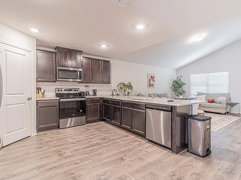 7019 Capella Cir — Photo 5