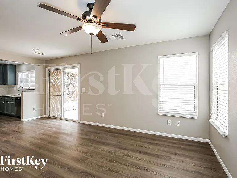 6032 Sierra Lakes St — Photo 9