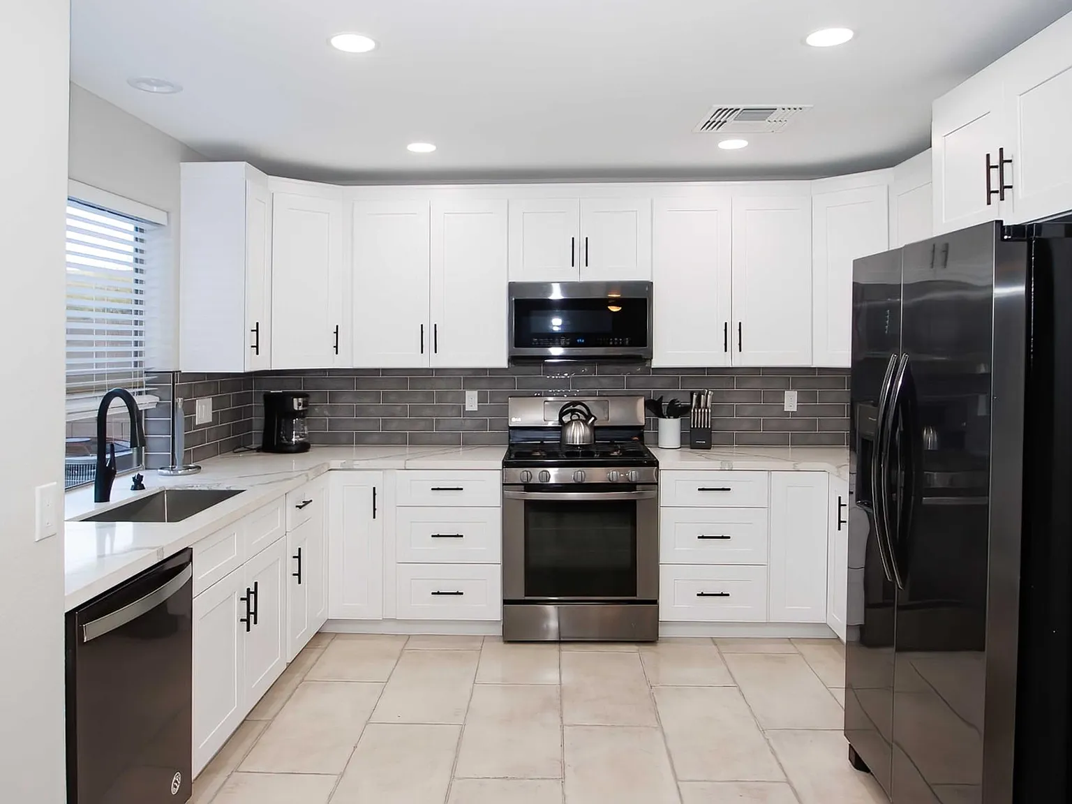 4 bed, 2232 sqft, $4,500 — Photo 4