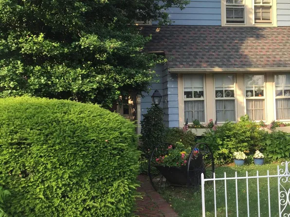 404 Crown St, Morrisville, PA 19067