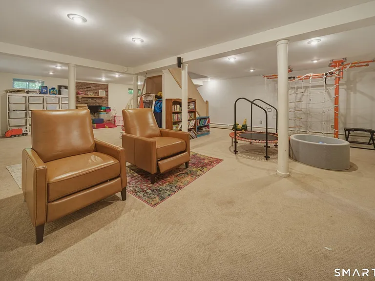 32 Fox Den Rd — Photo 26