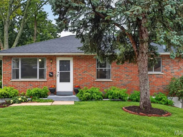 9016 Bessemer Ave, Saint Louis, MO 63134