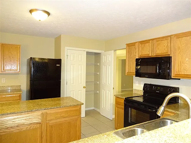 11730 Sinclair Dr — Photo 2