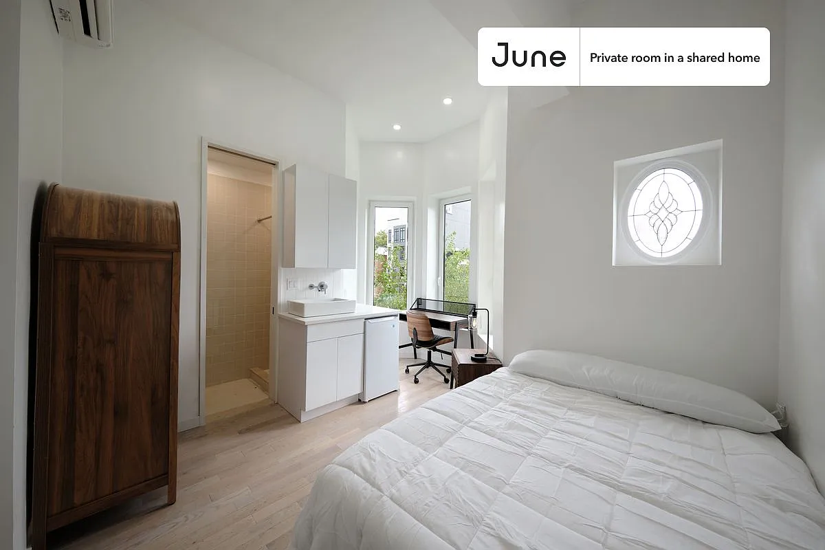 Full bedroom in 4 bed/4 bath home in Ditmas Park #1896 A — Photo 2
